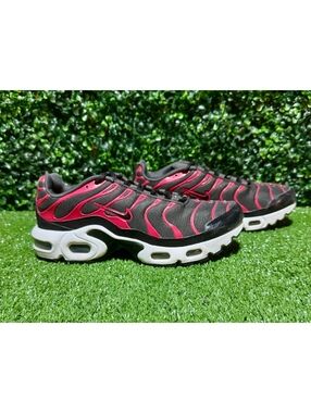 Nike Air Max Plus TN  Bred GS – Size 7Y / Women’s 8.5